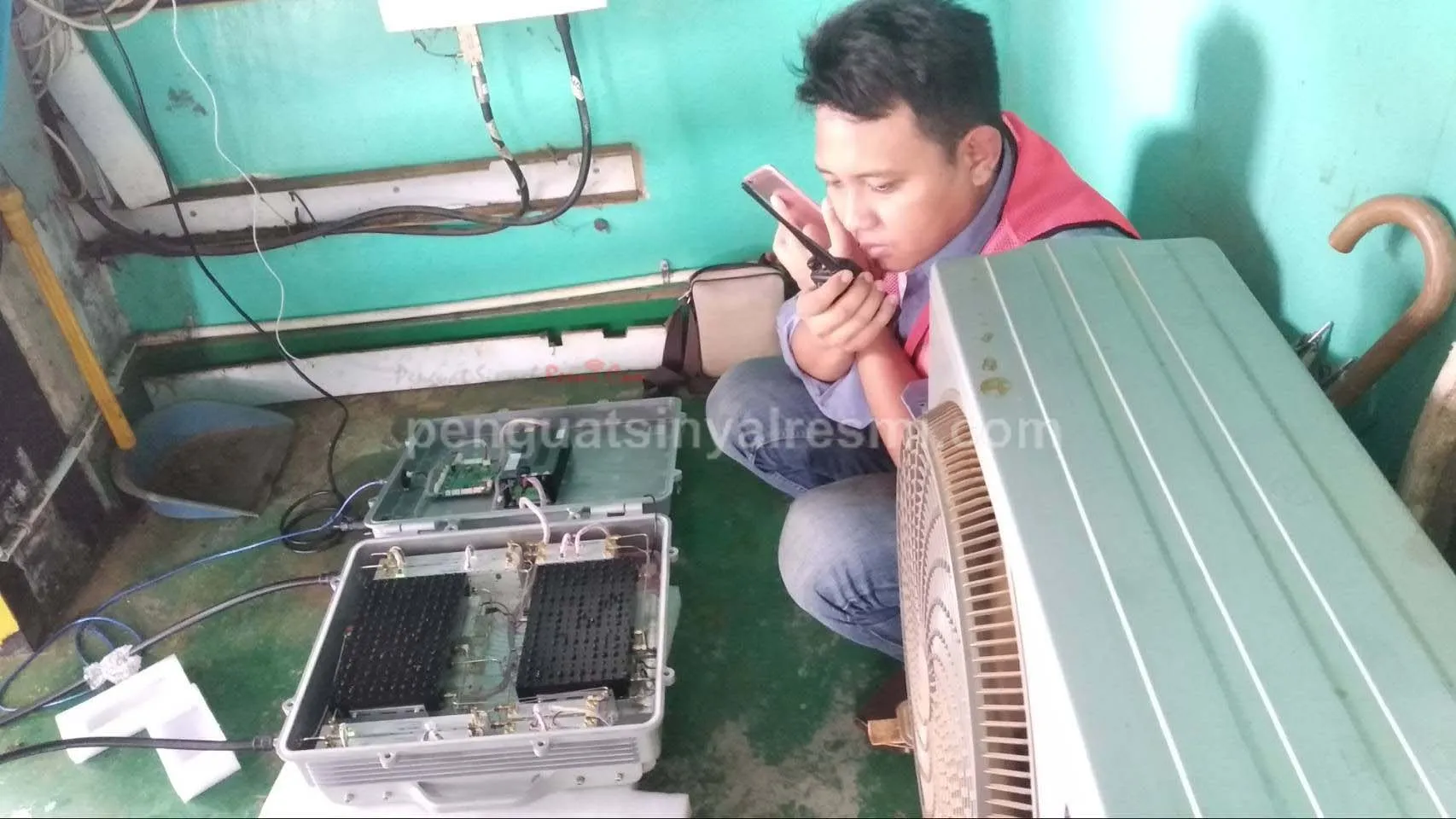 Pemasangan Penguat Sinyal Hp Repater United Tractors_ (1) copy
