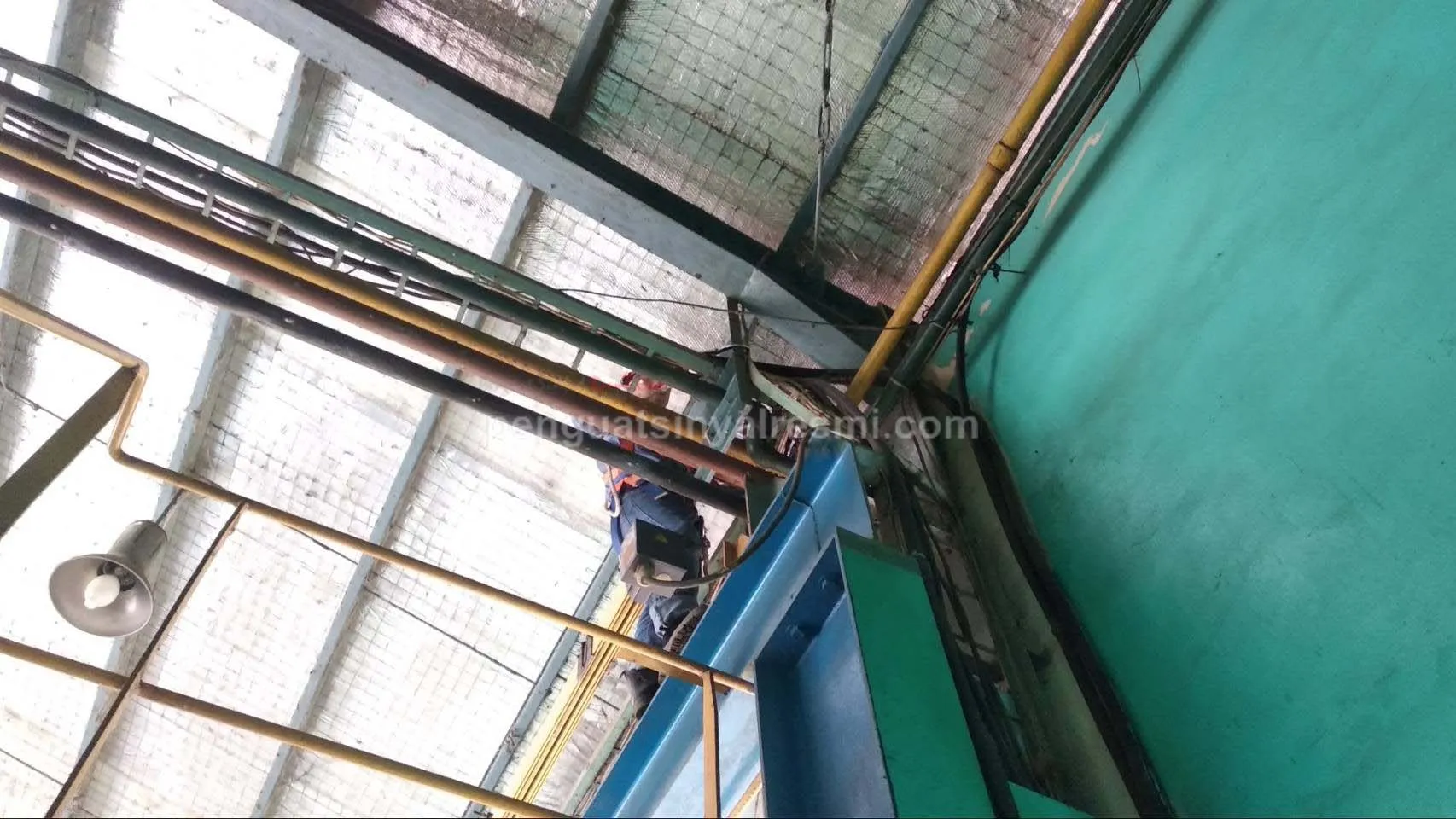 Pemasangan Penguat Sinyal Hp Repater United Tractors_ (32) copy