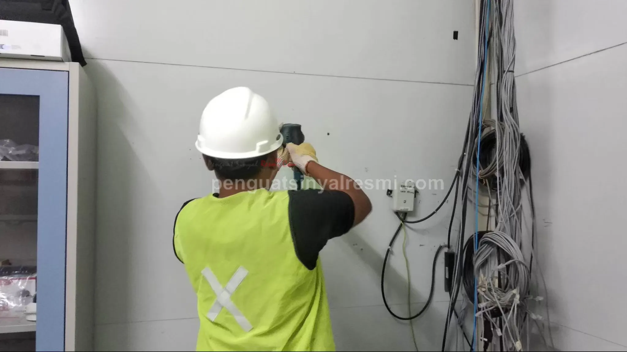 Pemasangan Penguat Sinyal Hp Repeater KPP_ (12)
