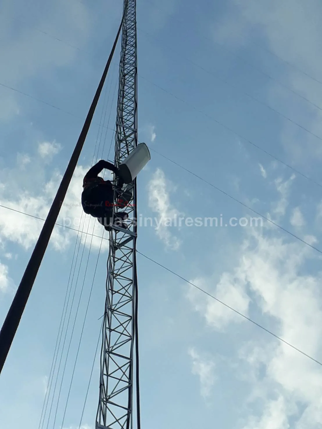 Pemasangan Penguat Sinyal Hp Repeater PLTU PADANG_ (13)