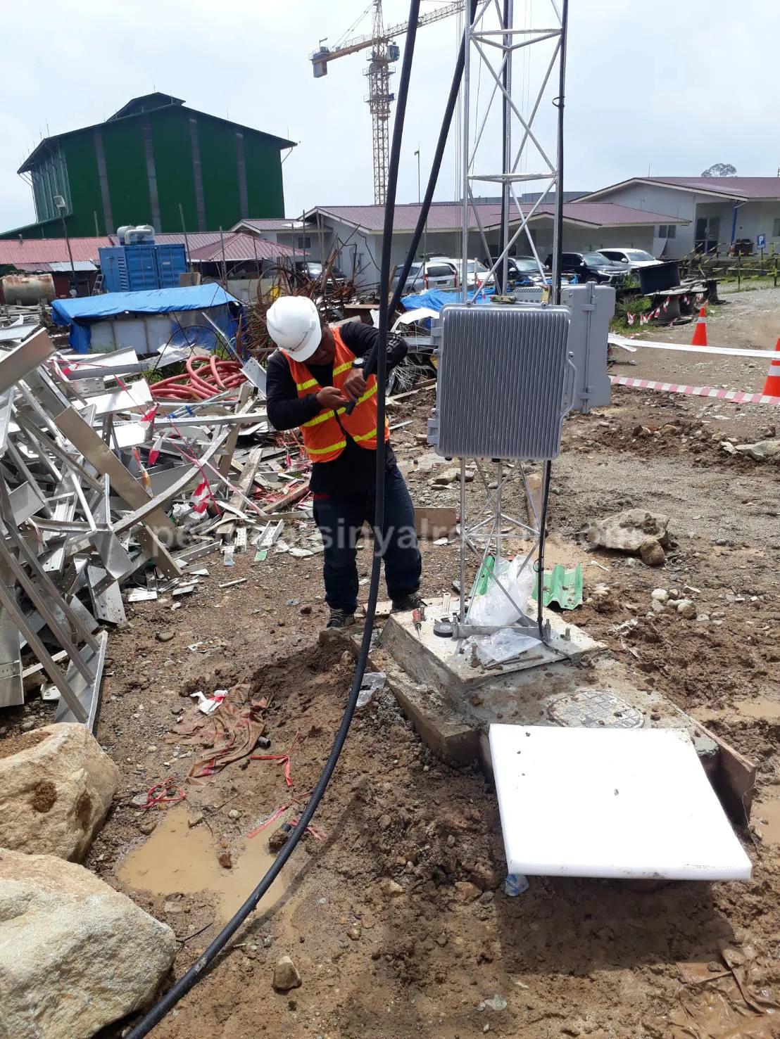 Pemasangan Penguat Sinyal Hp Repeater PLTU PADANG_ (16)