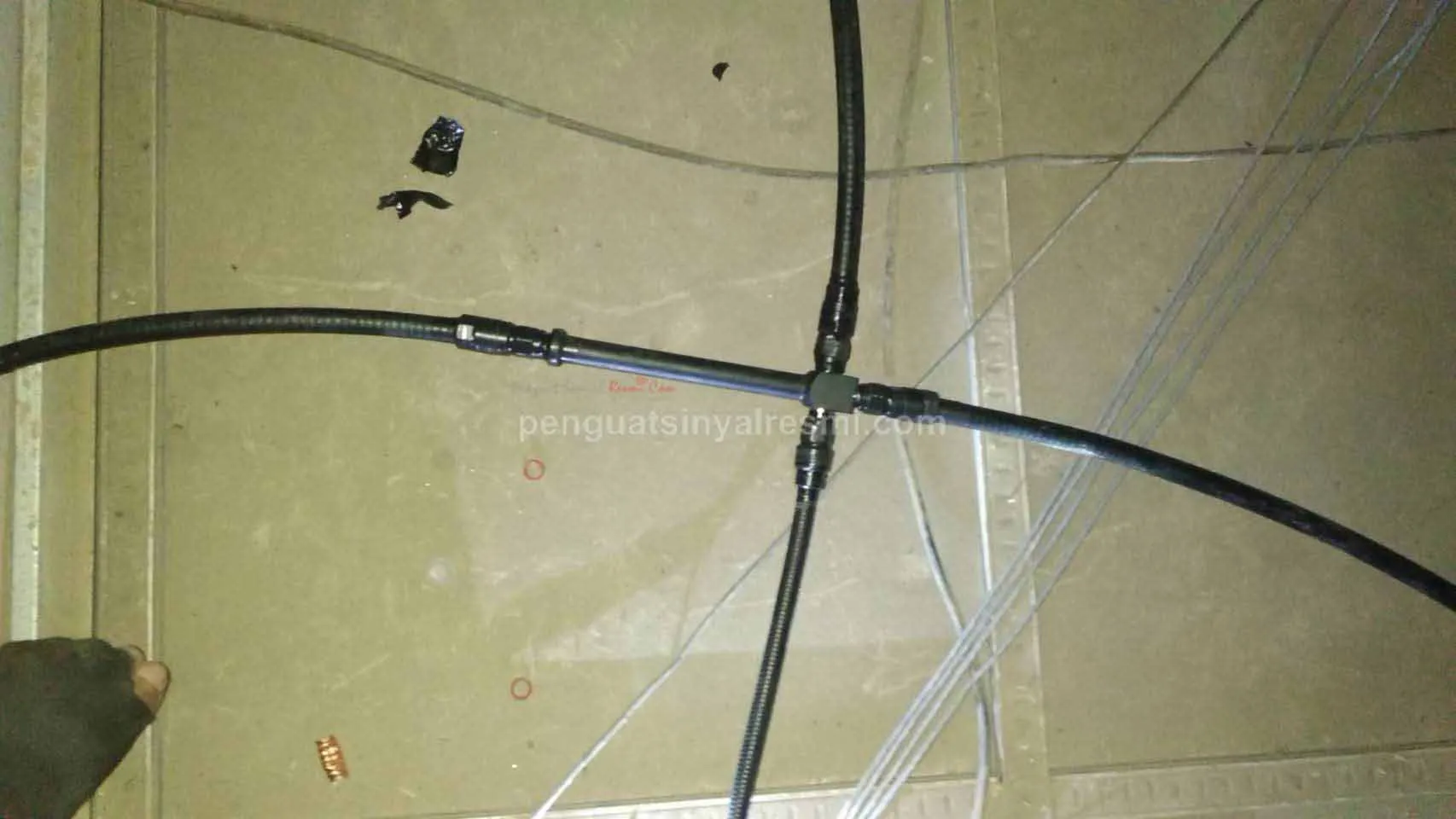 Pemasangan Penguat Sinyal Hp Repeater PT Madhani Talatah Nusantara_ (5)
