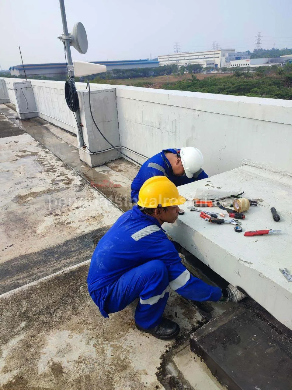 Pemasangan Penguat Sinyal Hp Repeater PT SCHLUMBERGER_ (15)