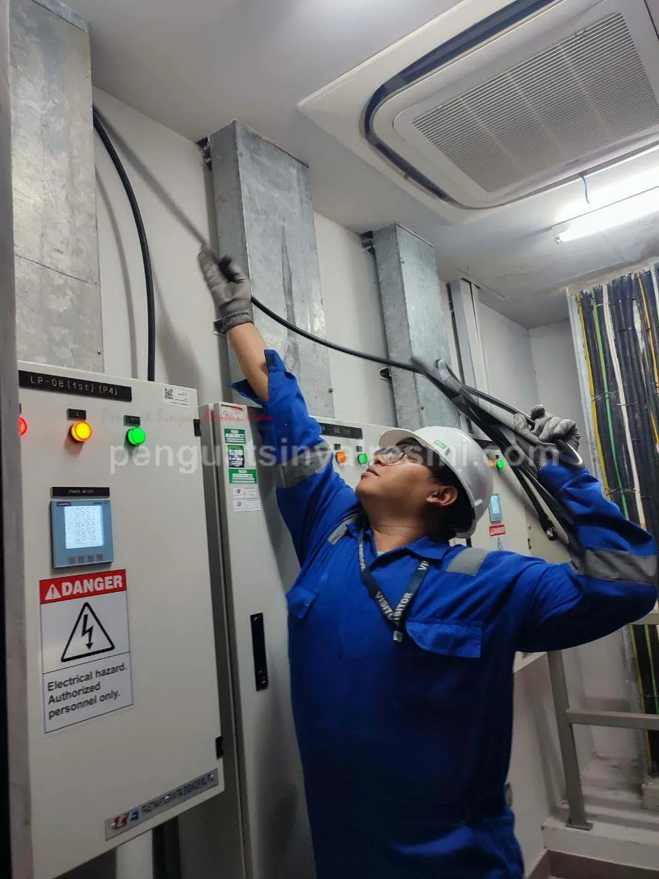 Pemasangan Penguat Sinyal Hp Repeater PT SCHLUMBERGER_ (17)