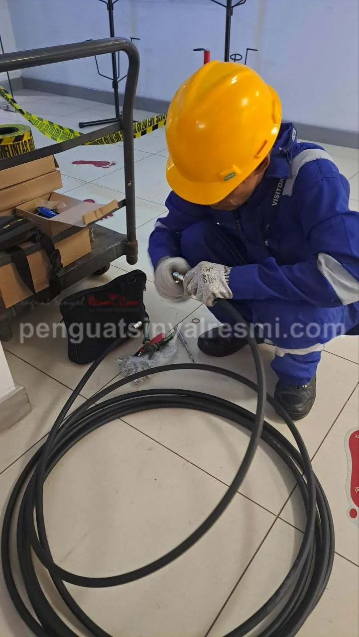 Pemasangan Penguat Sinyal Hp Repeater PT SCHLUMBERGER_ (2)