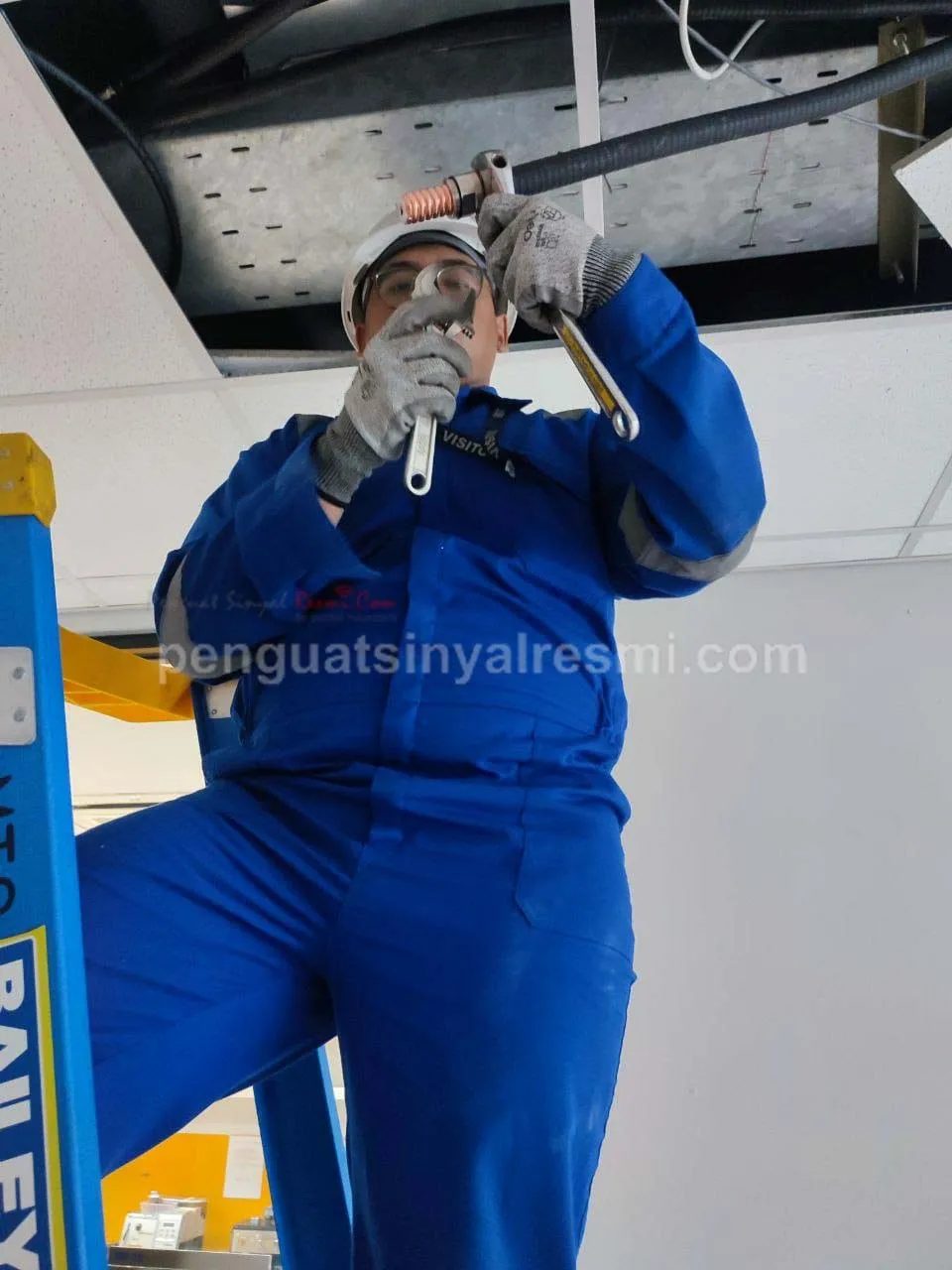 Pemasangan Penguat Sinyal Hp Repeater PT SCHLUMBERGER_ (6)