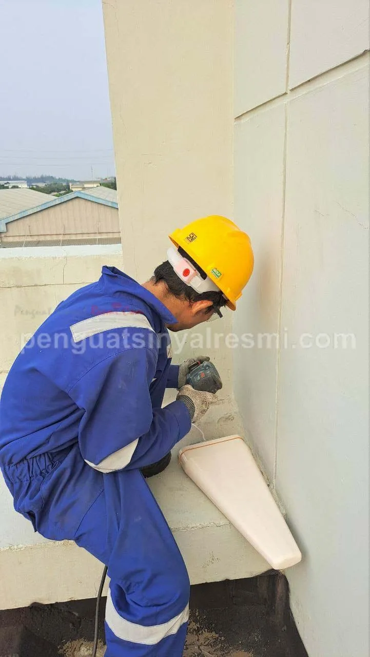 Pemasangan Penguat Sinyal Hp Repeater PT SCHLUMBERGER_ (7)