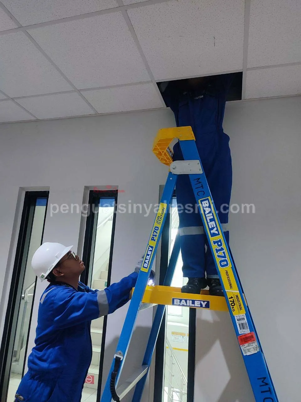 Pemasangan Penguat Sinyal Hp Repeater PT SCHLUMBERGER_ (8)